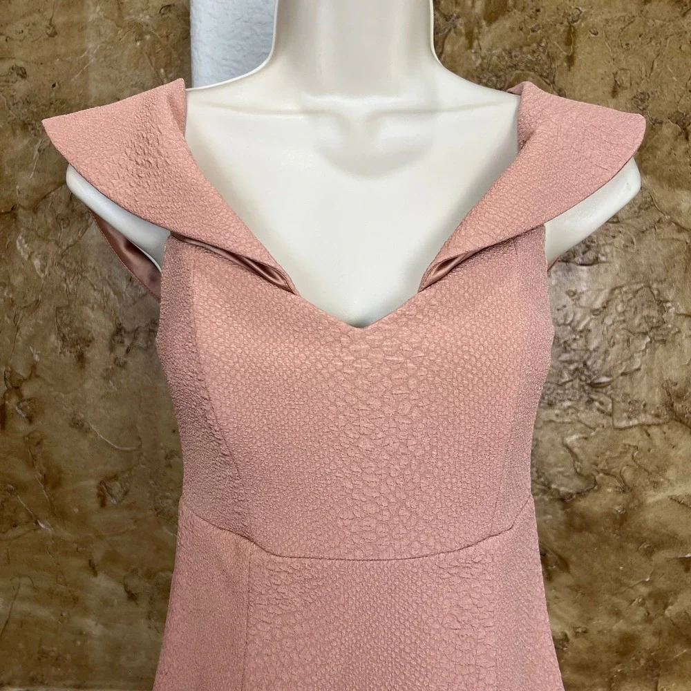 Bardot Sheath Dress Size 4 XS Pink Off Shoulder Textured V-Neck Zip Back‎